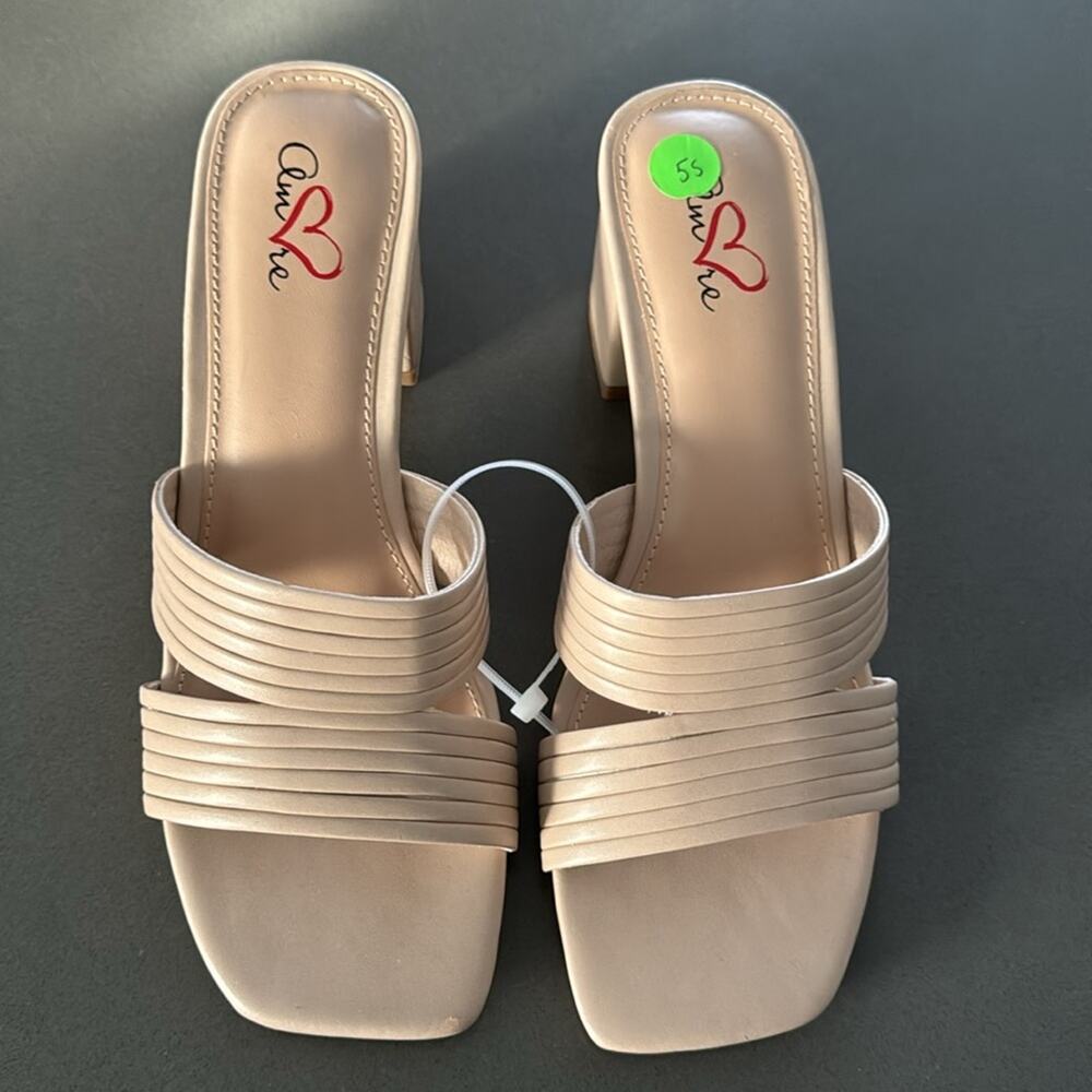 Mia Amore Stratah Wide NWT Nude Block Heels Sandals